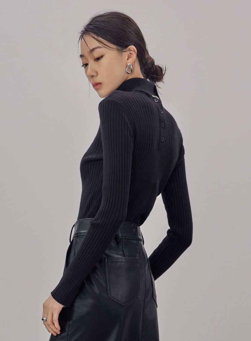 後開釦細節高領針織上衣